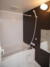 清潔感のある明るい浴室