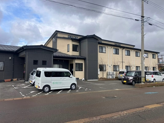 外観の駐車場  