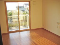 広々明るい居室空間