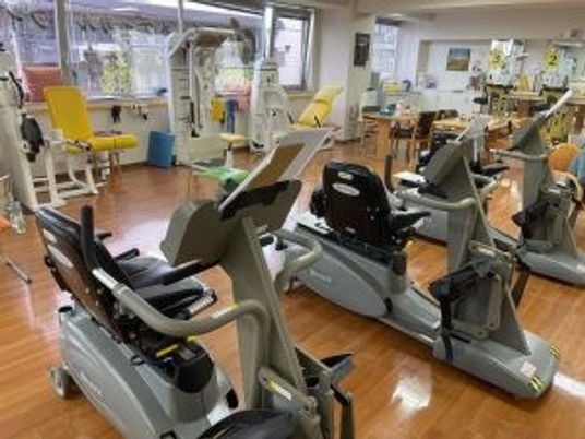 機能訓練室の運動機器  