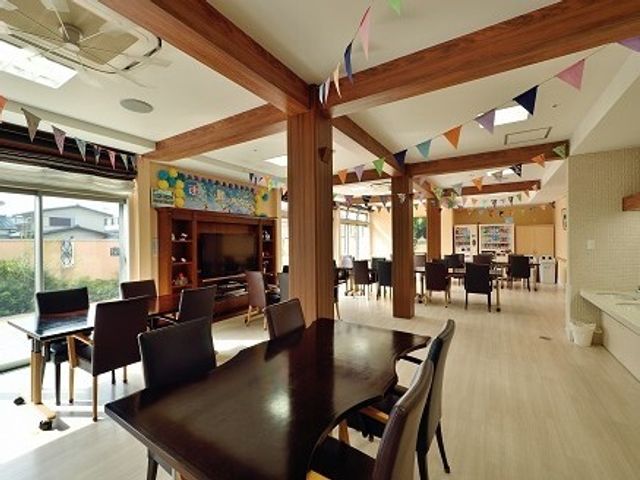 光溢れる共有ダイニング