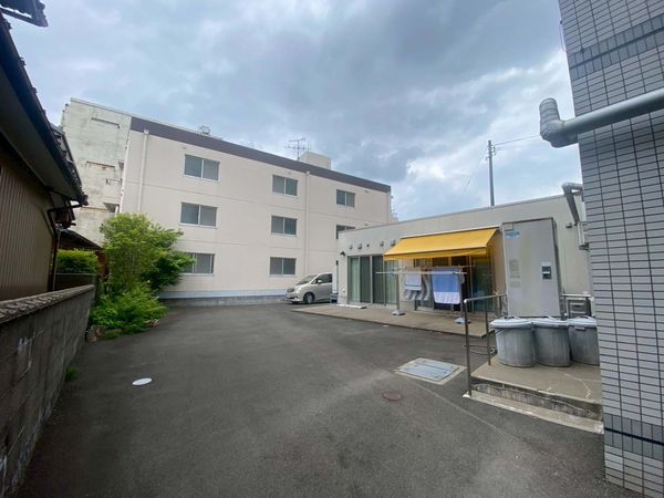 洗濯物干し場の外観