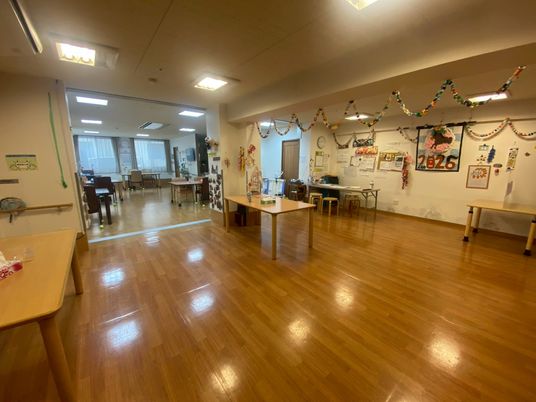 飾られた広々した室内