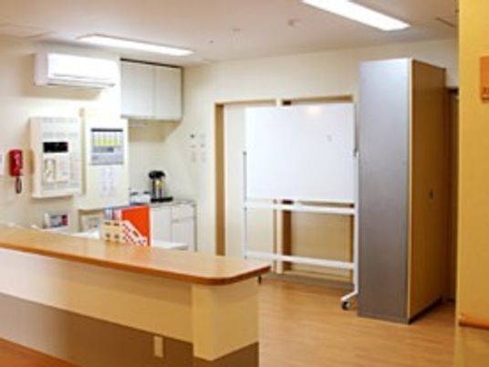 受付と掲示板のあるフロント