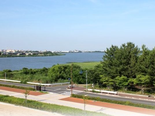 湖畔の美しい景観