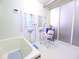 清潔な浴室スペース