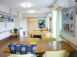 明るい食堂の様子