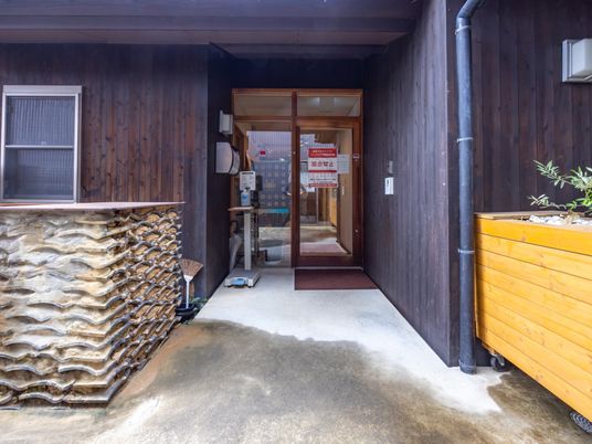 手入れされた玄関