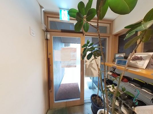 開放的な出入口