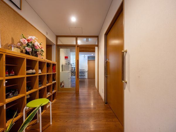 廊下の明るい空間