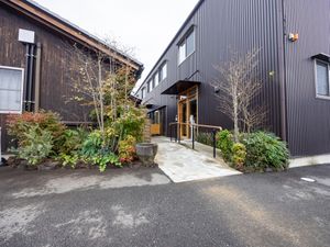 木造の建物外観