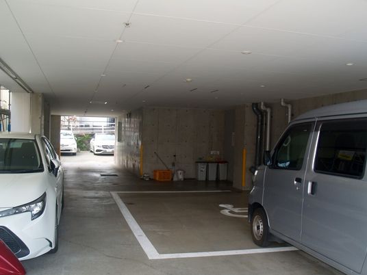 広々とした駐車スペース