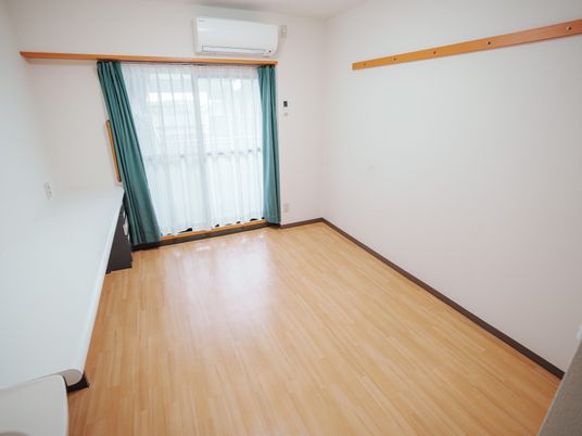 明るい居室の一角