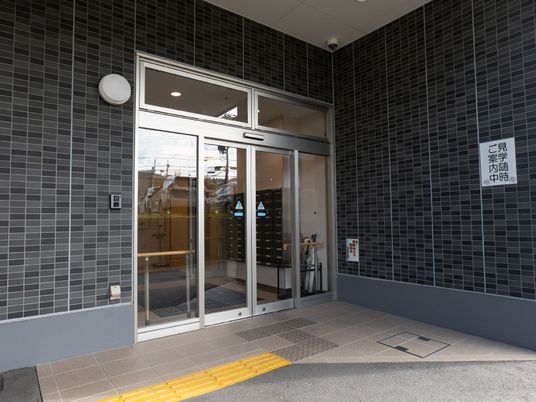 広々とした入り口エントランス