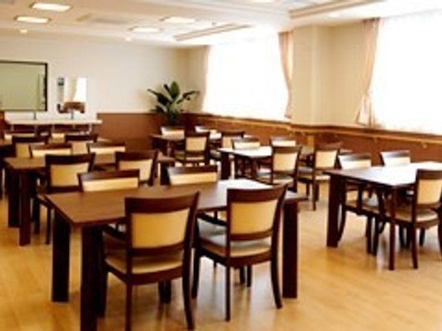 暖かみのある食堂 食堂 木目調の家具が温もりを感じさせる食堂です。職場となる環境は居心地の良い空間が広がっています。