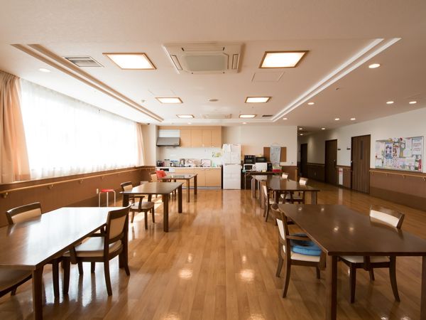 明るい食堂空間