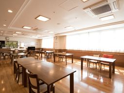 明るいダイニングスペース