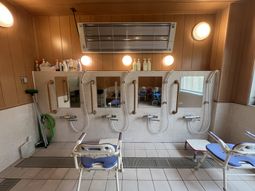入浴設備が整う浴室