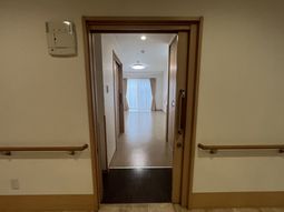 光が差し込む部屋