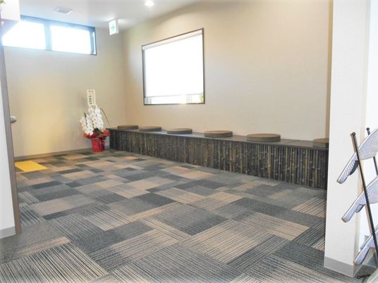 清潔な施設の廊下