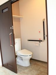 バリアフリートイレの一室