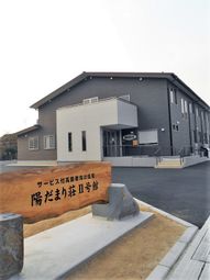 新築そうな施設の外観