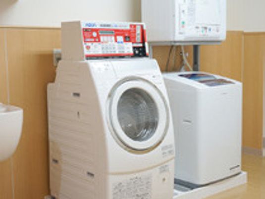 清潔な洗濯機と乾燥機