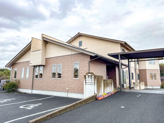 開放的な施設の外観