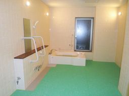 手すり付き浴室