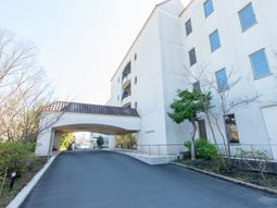 明るく開放感のあるエントランス