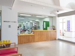 明るい待合スペース