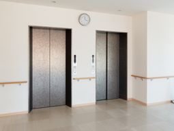 清潔なエレベーターホール