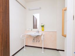 手すり付き洗面台