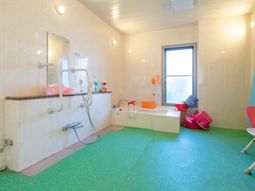 清潔感ある明るい浴室