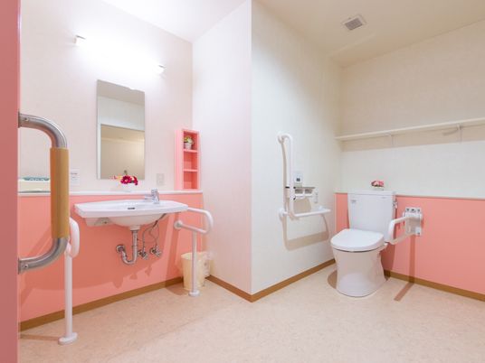バリアフリーなトイレ空間