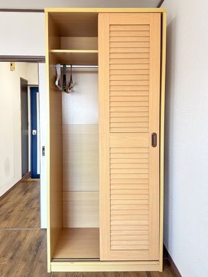 居室の新品クローゼット