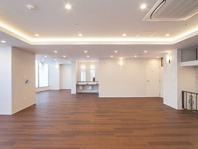 広々とした明るいリビング