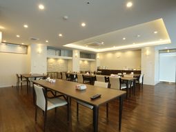 明るいダイニングスペース