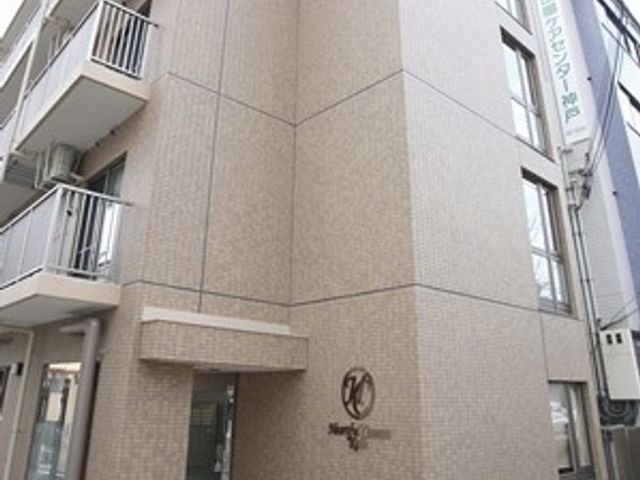 モダンな建物の外観 外観 清潔感のあふれる外観の建物で、スタイリッシュなデザインが印象的です。皆様のご来訪をお待ちしております。