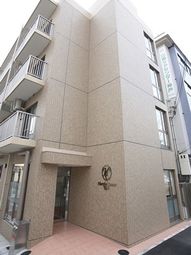 モダンな建物のエントランス