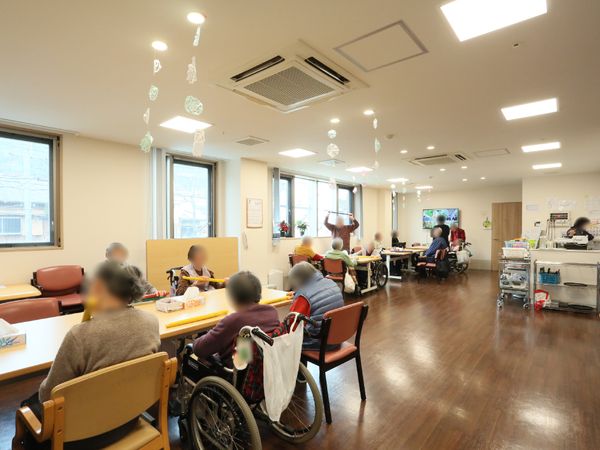 明るいダイニング空間