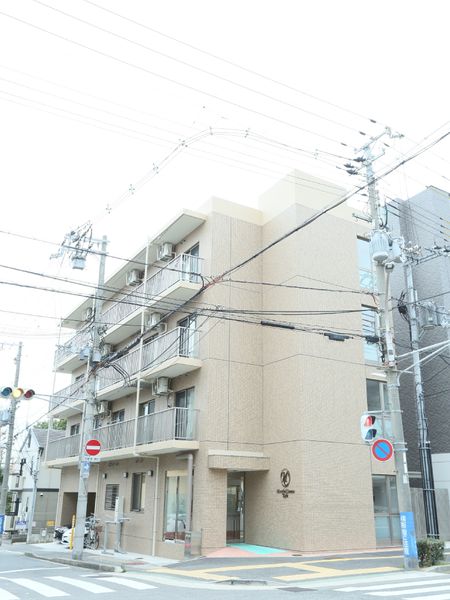 モダンな建物の外観