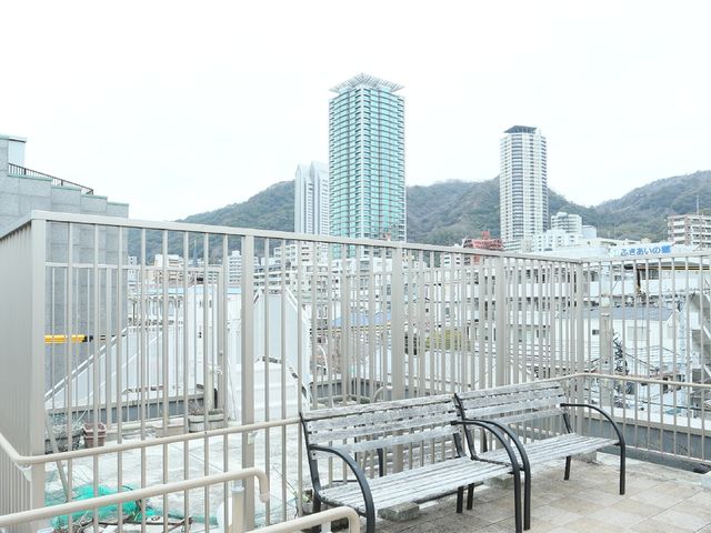 広々とした屋外スペース 屋上 開放感のあふれるテラスは、新鮮な空気と日差しを感じながら、くつろぎの時間を過ごせる場所です。