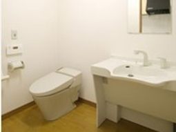 清潔なトイレと洗面台