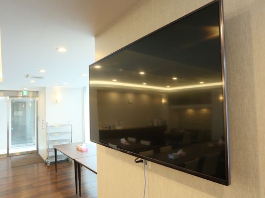 大画面テレビのある空間