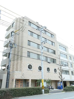 清潔感のあるビル外観