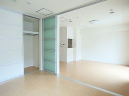 明るく広々とした居室