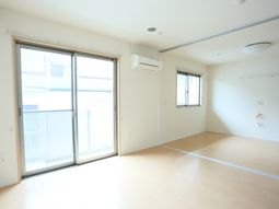 明るい清潔な居室