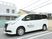 白い福祉車両駐車中