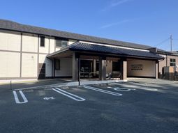 エントランスと駐車場